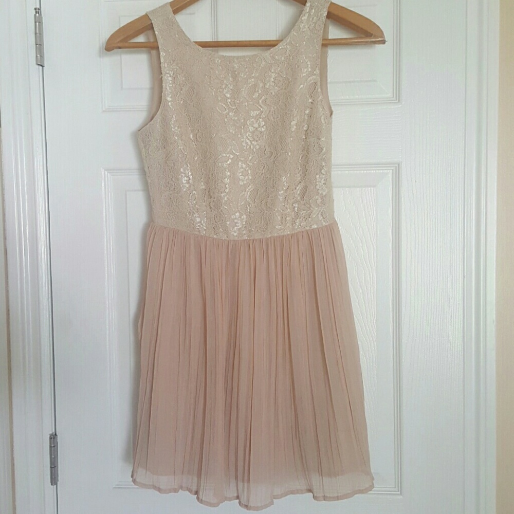Jack. B.B.Dakota beige lined sleeveless dress sz 2